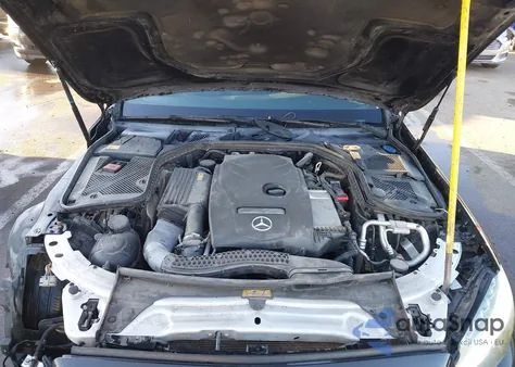 2015 Mercedes-Benz C 300 Sport 4Matic z USA, uszkodzony, nr VIN 55SWF4KB6FU026688